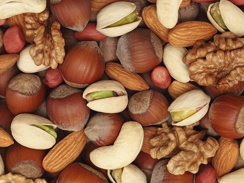 Nuts are effective products to improve men's effectiveness